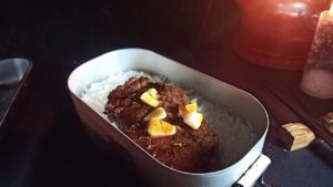 牛ひれ肉の炭火焼と白飯