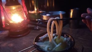 コンソメスープにうどん