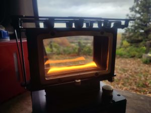 火入れしたアイロンストーブ