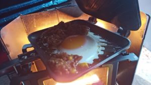 ホットサンドメーカーで目玉焼き