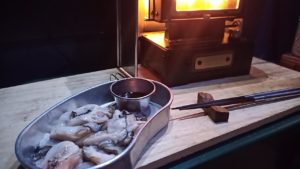 キャンプで生カキ